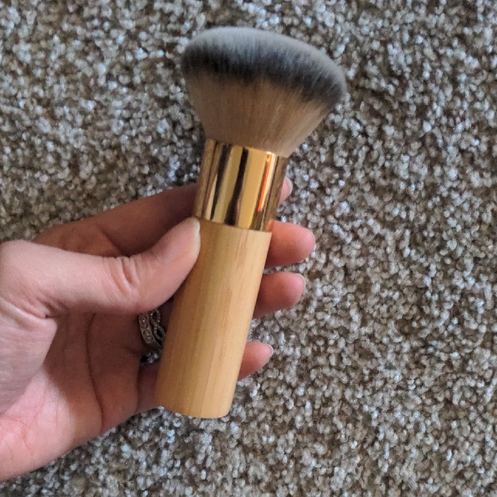 tarte Bamboo Handle Kabuki Brush with Gold Ferrule and Gray-Tipped Bristles